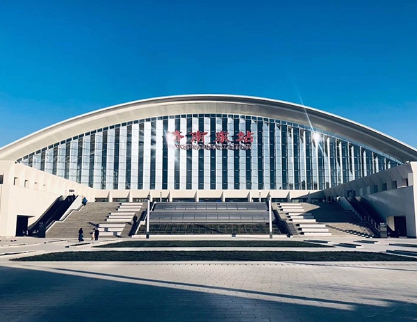 �����¶�վ�㳡������Ŀ